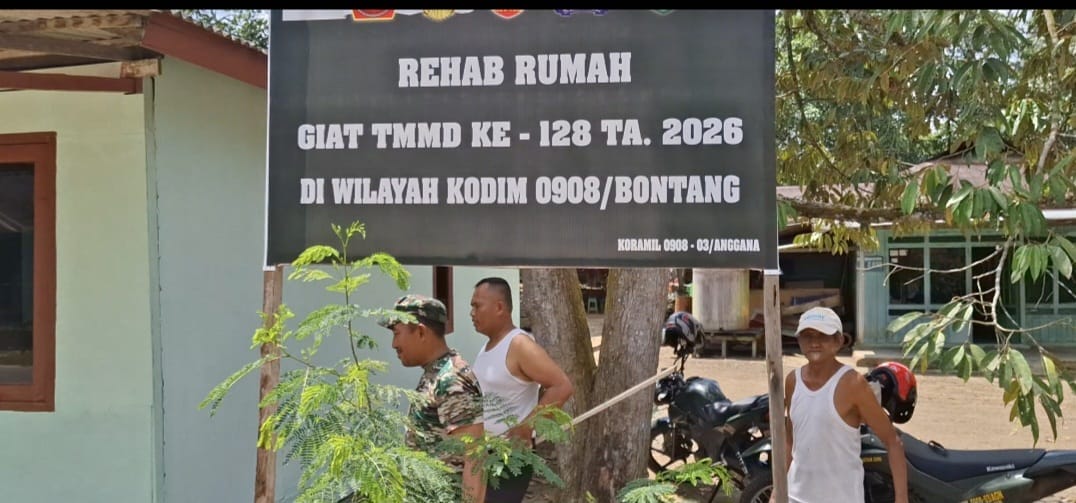 Pengecatan Bagian Dalam RTLH, Satgas TMMD Ke-128 Kodim 0908/Bontang Percepat Tahap Finishing
