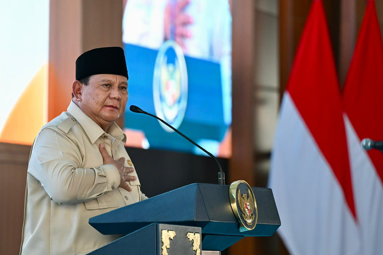 Panglima TNI Dampingi Presiden RI Resmikan 1.061 KDKMP di Jawa Timur Panglima TNI Dampingi Presiden RI Resmikan 1.061 KDKMP di Jawa Timur