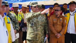 Kasum TNI Tinjau Rehabilitasi Pascabencana dan Serahkan Bantuan Air Bersih di Tapanuli