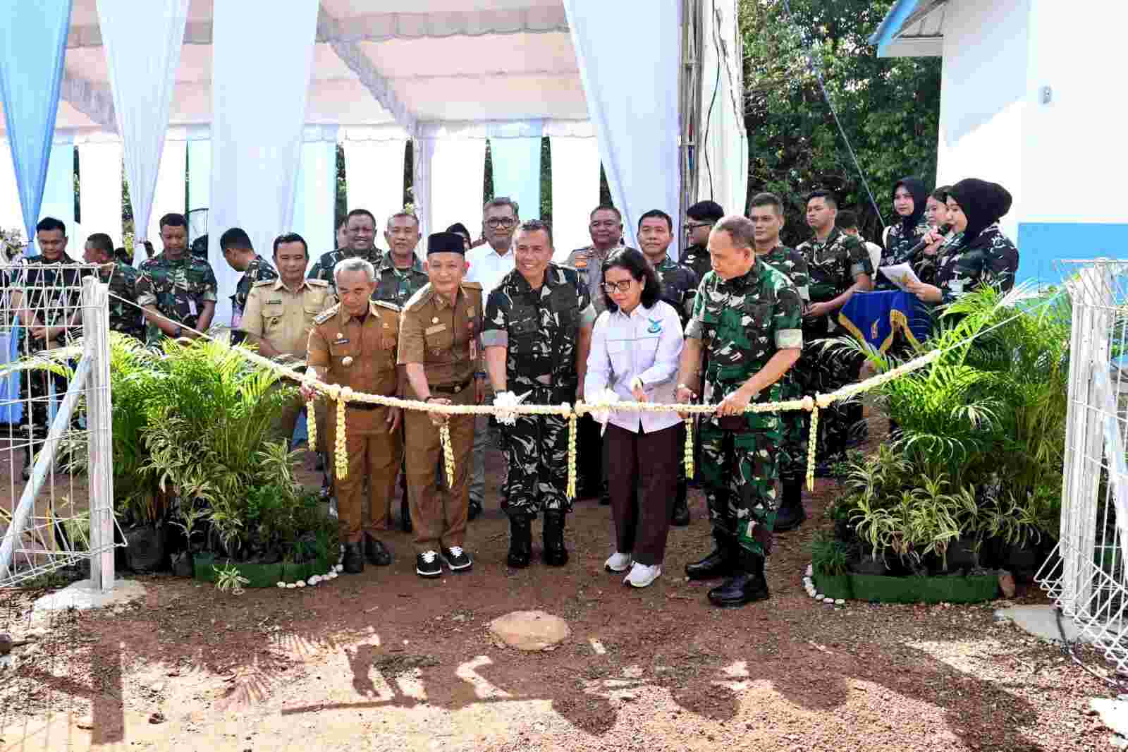 Dukung Program Asta Cita Presiden RI, Danlanud Sjamsudin Noor Resmikan SPPG Maluka Baulin Perkuat Gizi Generasi Bangsa