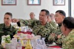 Wapang TNI Dampingi Menhan RI Tinjau Yonif TP 808/Mbaham Matta di Papua Barat