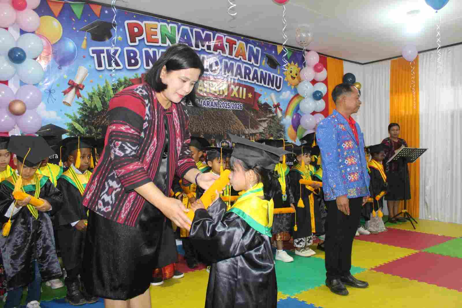 Kodim 1714/PJ dan Ibu Persit Hadiri Penyerahan Serta Penamatan Siswa TK B Nagalo Marannu Angkatan XII Tahun Pelajaran 2025/2026