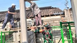 Wujudkan Hunian Layak, Babinsa Pakunden Bersama Warga Gotong Royong Renovasi Rumah RTLH Wujudkan Hunian Layak, Babinsa Pakunden Bersama Warga Gotong Royong Renovasi Rumah RTLH