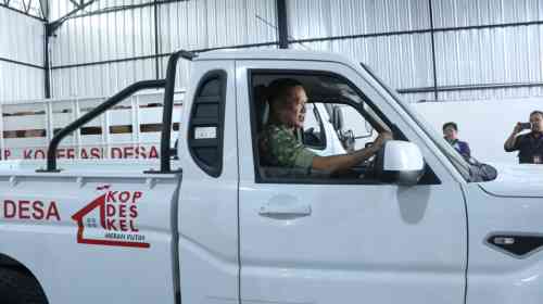 Kunker Asrenum Panglima TNI Di Dampingi Dandim 0808/Blitar Tinjau KDKMP Di Blitar