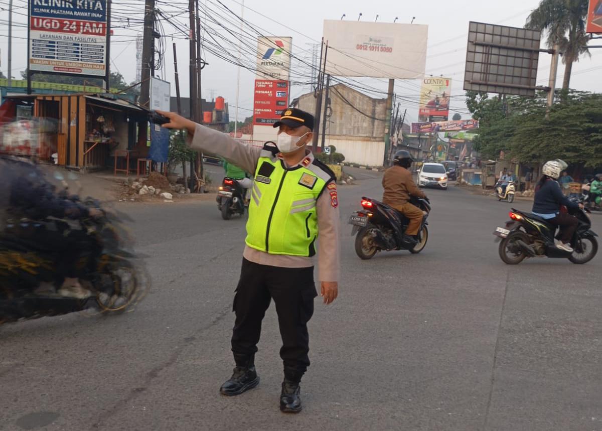 IPTU Rusandi Pimpin Pengaturan Lalu Lintas Pagi di Cikupa Mas, Wujudkan Kamseltibcar Lantas IPTU Rusandi Pimpin Pengaturan Lalu Lintas Pagi di Cikupa Mas, Wujudkan Kamseltibcar Lantas