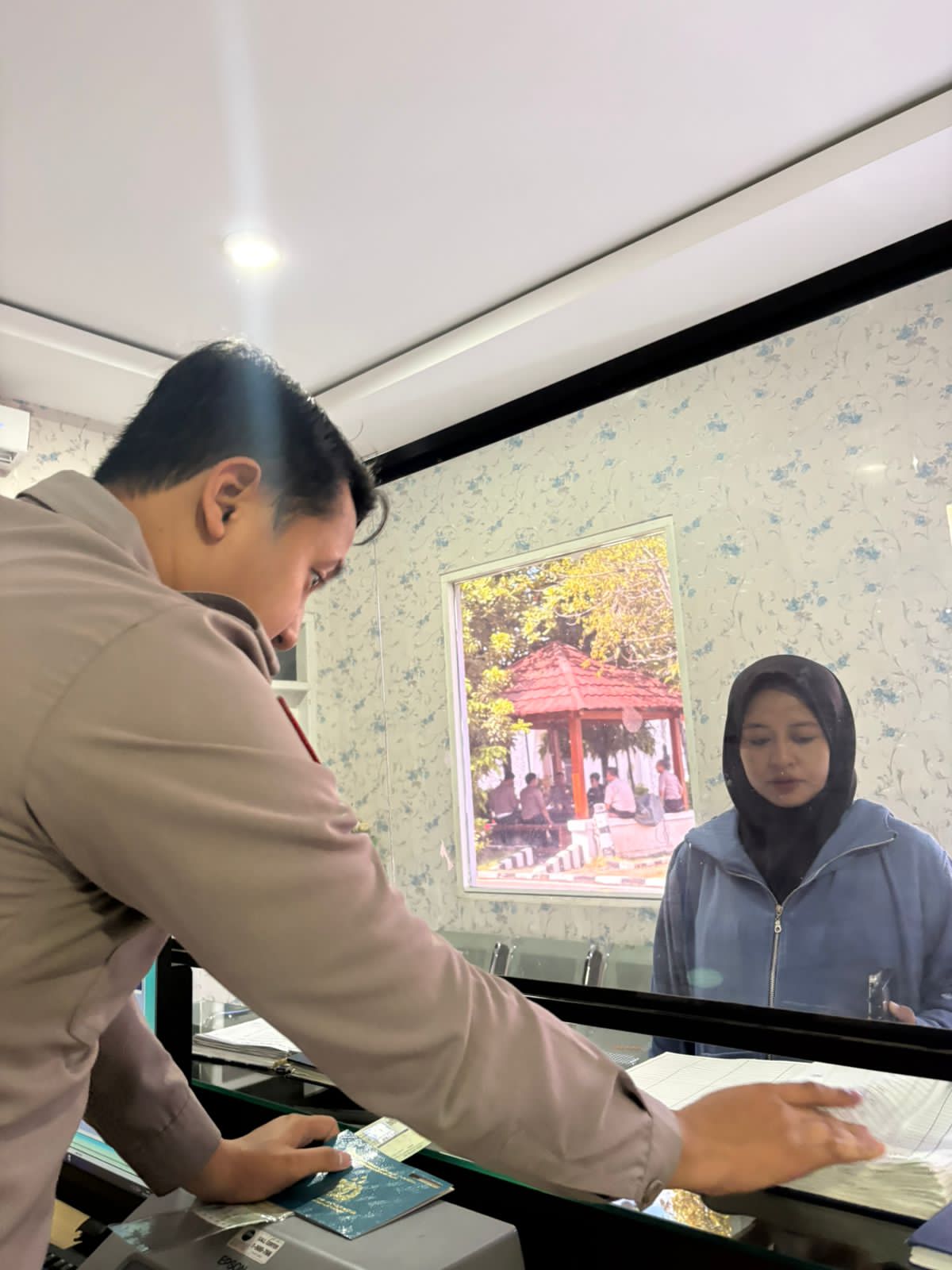 Dari Pinggir Jalan ke Hati Warga, Program Polantas Tuban Bahas SIM dan STNK Tanpa Sekat