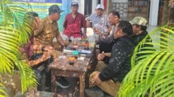 Bhabinkamtibmas Desa Cikupa Sambangi Warga, Pererat Silaturahmi dan Sampaikan Pesan Kamtibmas