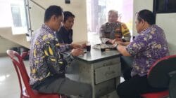 Bhabinkamtibmas Bitung Jaya Pererat Sinergitas dengan Perangkat Desa Melalui Kegiatan Sambang Kamtibmas