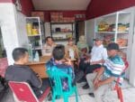 Warung Bhabinkamtibmas, Aiptu Mukhsodin Serap Aspirasi Warga di Desa Sukadamai