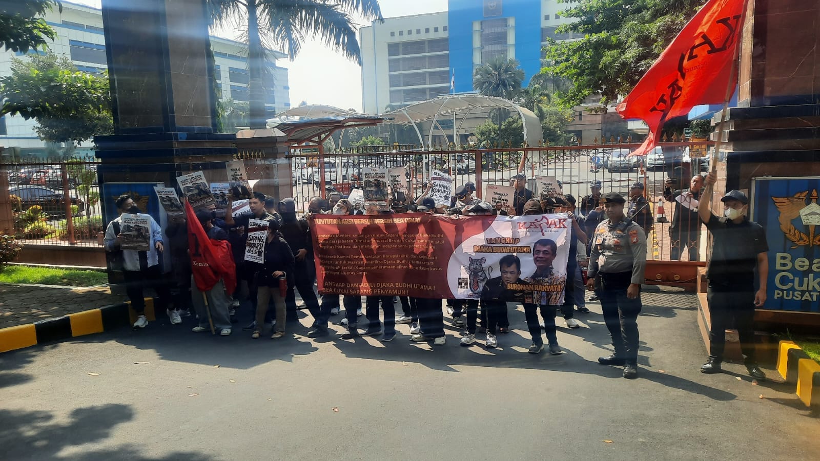KAPAK Turun ke Jalan, Nama Dirjen Bea Cukai Diseret dalam Tuntutan Pemeriksaan Dugaan Aliran Dana KAPAK Turun ke Jalan, Nama Dirjen Bea Cukai Diseret dalam Tuntutan Pemeriksaan Dugaan Aliran Dana