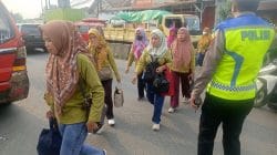 Personel Polsek Cikupa Laksanakan PECAK Sore Hari, Wujudkan Kelancaran Arus Lalu Lintas di Jam Sibuk