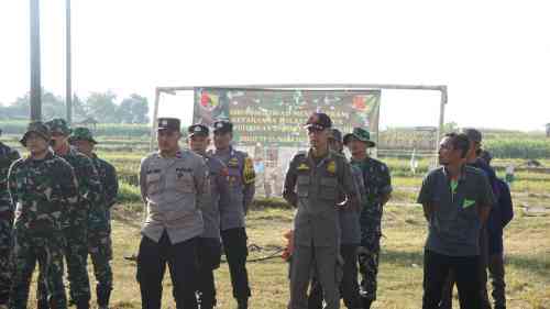 Pererat Kemanunggalan, Brigif TP 33/Naga Sesha Gelar Karya Bakti dan Anjangsana di Bubulan Bojonegoro