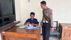 Viral di Tuban! Polantas Menyapa Warga, Urus STNK Kini Tak Harus ke Kantor Viral di Tuban! Polantas Menyapa Warga, Urus STNK Kini Tak Harus ke Kantor