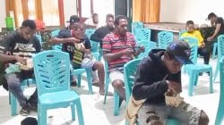 Nobar Piala Dunia dan Makan Bersama, Koramil 1710-02/Timika Perkuat Kemanunggalan TNI-Rakyat Nobar Piala Dunia dan Makan Bersama, Koramil 1710-02/Timika Perkuat Kemanunggalan TNI-Rakyat