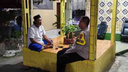 Bhabinkamtibmas Desa Bojong Sambangi Pos Satkamling, Perkuat Sinergitas dengan Warga