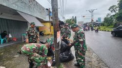 Semangat Gotong Royong, Kodim 1710/Mimika Bersihkan Lingkungan Bersama Masyarakat