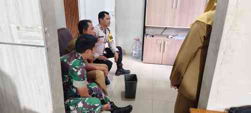 Bhabinkamtibmas dan Babinsa Pasir Jaya Perkuat Sinergitas Melalui Kunjungan ke Kantor Desa