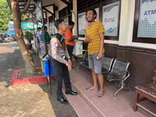 Dikira Razia, Warga yang Berhenti Justru Pulang Membawa Solusi SIM, STNK dan BPKB dari Polantas Tuban