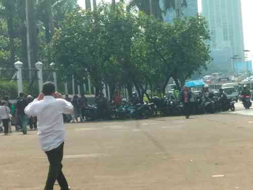 Puluhan Mahasiswa UKI Kepung DPR RI, Soroti Dugaan Keterlibatan Militer AS di Kertajati Puluhan Mahasiswa UKI Kepung DPR RI, Soroti Dugaan Keterlibatan Militer AS di Kertajati