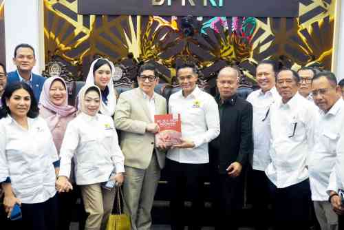 Bahas Revisi UU KADIN dengan Badan Legislasi DPR RI, Bamsoet Tegaskan Revisi UU KADIN Jadi Momentum Perkuat Kemitraan Negara dan Dunia Usaha Bahas Revisi UU KADIN dengan Badan Legislasi DPR RI, Bamsoet Tegaskan Revisi UU KADIN Jadi Momentum Perkuat Kemitraan Negara dan Dunia Usaha