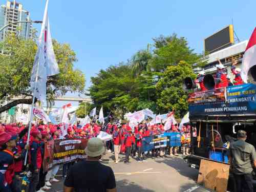 200 Pekerja Kepung Kemenaker, Tolak Status Outsourcing di Sektor Ketenagalistrikan