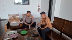 IPTU Mahdi Dampingi Bhabinkamtibmas Sambang Ketua LPM Desa Cikupa, Perkuat Sinergi Kamtibmas dengan Tokoh Masyarakat IPTU Mahdi Dampingi Bhabinkamtibmas Sambang Ketua LPM Desa Cikupa, Perkuat Sinergi Kamtibmas dengan Tokoh Masyarakat