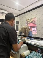 Tak Banyak yang Tahu, Polantas Tuban Datangi Warga dan Bantu Persoalan SIM, STNK hingga BPKB