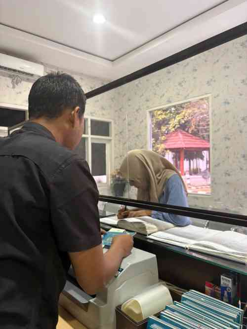 Tak Banyak yang Tahu, Polantas Tuban Datangi Warga dan Bantu Persoalan SIM, STNK hingga BPKB