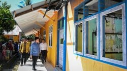 Di Tengah Perjalanan Menuju Bendungan, Wapres Singgah ke SDN 07 Bulango yang Pernah Terbakar