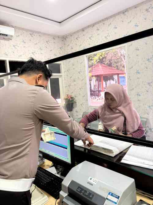 Cerita Pagi di Tuban, Polantas Tuban Ubah Kebingungan Warga Soal SIM dan STNK Jadi Tenang