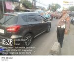 IPTU Udi Muhdi Pimpin Pengaturan Lalu Lintas Sore, Arus Kendaraan di Cikupa Tetap Lancar