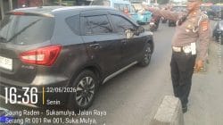 IPTU Udi Muhdi Pimpin Pengaturan Lalu Lintas Sore, Arus Kendaraan di Cikupa Tetap Lancar