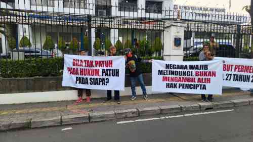 Royalti Disebut Mandek, Puluhan Pencipta Lagu Sampaikan Aspirasi Langsung ke Mahkamah Agung Royalti Disebut Mandek, Puluhan Pencipta Lagu Sampaikan Aspirasi Langsung ke Mahkamah Agung