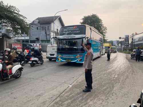 Polsek Cikupa Amankan Aksi Buruh, Situasi Tetap Tertib dan Kondusif