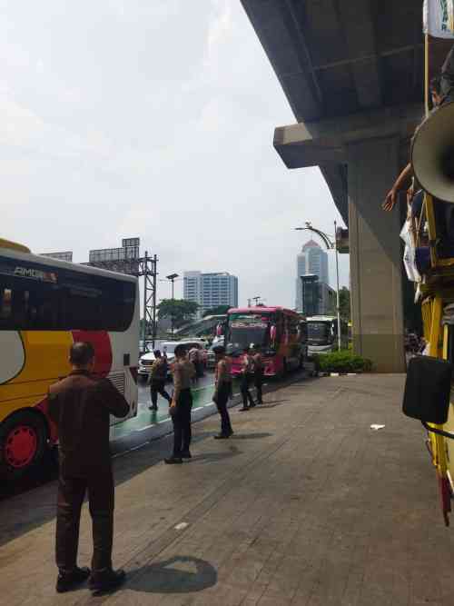 Aksi Panas KNARA di Pancoran, Pemerintah Didesak Cabut Izin yang Rugikan Rakyat