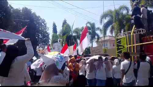 Demo MBG Picu Perdebatan, Bang Suli Minta DPRD Bongkar Data Pengelolaan Program