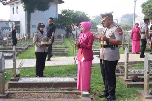 Jelang Hari Bhayangkara, Polresta Tangerang Teladani Semangat Juang dengan Ziarah di Taman Makam Pahlawan