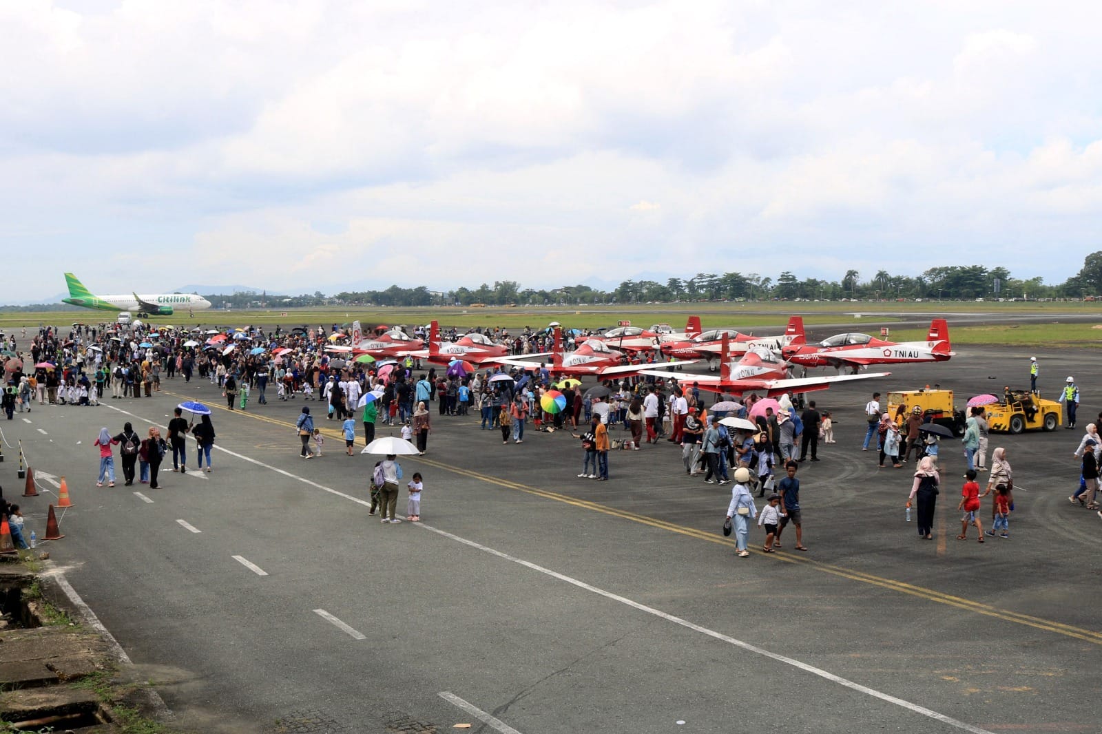 Open Base Jupiter Aerobatic Team di Lanud Sjamsudin Noor, Disambut Meriah Ribuan Warga Banua Padati Apron