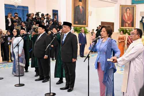 Panglima TNI Hadiri Pelantikan Kepala BGN serta Penasihat Khusus Presiden Panglima TNI Hadiri Pelantikan Kepala BGN serta Penasihat Khusus Presiden