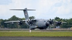 Menembus Jarak Demi Terangnya Negeri, Lanud Sjamsudin Noor Dukung Misi Airbus A-4002M TNI AU Percepat Pemulihan Kelistrikan Sumatera