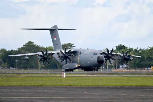 Menembus Jarak Demi Terangnya Negeri, Lanud Sjamsudin Noor Dukung Misi Airbus A-4002M TNI AU Percepat Pemulihan Kelistrikan Sumatera Menembus Jarak Demi Terangnya Negeri, Lanud Sjamsudin Noor Dukung Misi Airbus A-4002M TNI AU Percepat Pemulihan Kelistrikan Sumatera