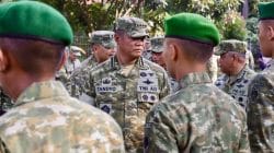 Wapang TNI Bersama Menhan RI Tinjau Lokasi Industri Strategis dan Yonif TP 938/Pancasona di Jawa Barat Wapang TNI Bersama Menhan RI Tinjau Lokasi Industri Strategis dan Yonif TP 938/Pancasona di Jawa Barat