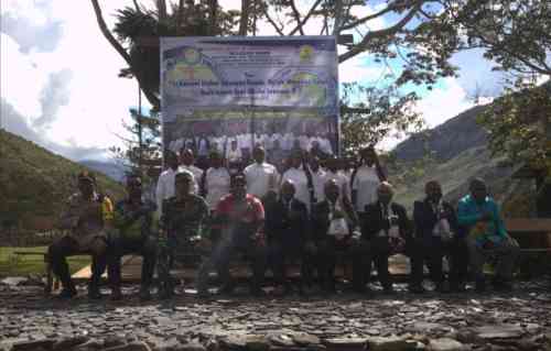 Kodim 1714/Puncak Peduli Pendidikan Hadiri Penamatan Siswa Sekolah Alkitab Mulia Ke-56 Tahun 2026