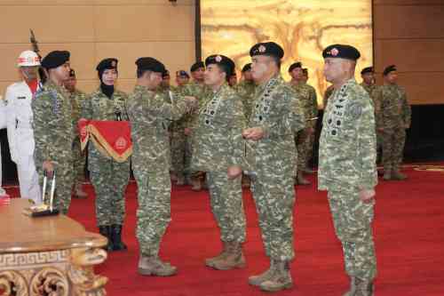 Perkuat Regenerasi Kepemimpinan, Mabes TNI Gelar Sertijab Dansesko TNI dan Pangkogabwilhan II Perkuat Regenerasi Kepemimpinan, Mabes TNI Gelar Sertijab Dansesko TNI dan Pangkogabwilhan II