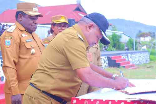 Kodim 1714/PJ dan Polri Berikan Dukungan Penuh Bersama Pemda Kab. Puncak Jaya Dalam Penyerahan SK Pengangkatan CPNS Formasi Tahun 2024