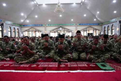 Mabes TNI Peringati Tahun Baru Islam 1448 H Perkuat Spirit Pengabdian dan Profesionalisme Prajurit Mabes TNI Peringati Tahun Baru Islam 1448 H Perkuat Spirit Pengabdian dan Profesionalisme Prajurit