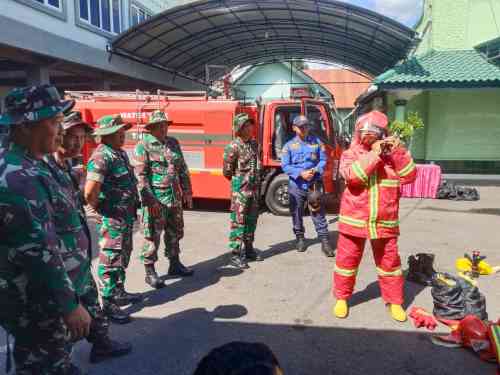 Sinergi Kodim 0808/Blitar Dan Damkar Kota Blitar Gelar Pelatihan Pengoperasian Truk Serta Mitigasi Kebakaran