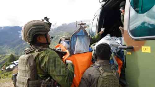 Koops TNI Habema berhasil Evakuasi Jenazah Pilot PT AMA Air, Gelar Operasi Khusus Perebutan Cepat dan SAR Taktis Koops TNI Habema berhasil Evakuasi Jenazah Pilot PT AMA Air, Gelar Operasi Khusus Perebutan Cepat dan SAR Taktis