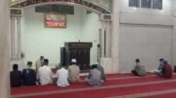 Program Suling Kapolda Banten, Bhabinkamtibmas Polsek Cikupa Pererat Silaturahmi dengan Warga Lewat Salat Subuh Berjamaah Program Suling Kapolda Banten, Bhabinkamtibmas Polsek Cikupa Pererat Silaturahmi dengan Warga Lewat Salat Subuh Berjamaah