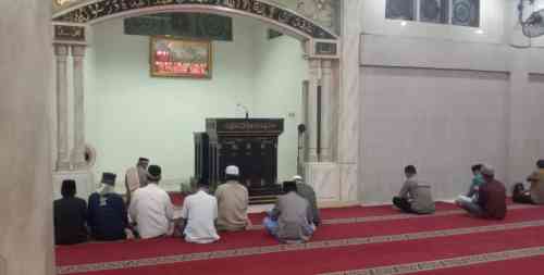 Program Suling Kapolda Banten, Bhabinkamtibmas Polsek Cikupa Pererat Silaturahmi dengan Warga Lewat Salat Subuh Berjamaah Program Suling Kapolda Banten, Bhabinkamtibmas Polsek Cikupa Pererat Silaturahmi dengan Warga Lewat Salat Subuh Berjamaah
